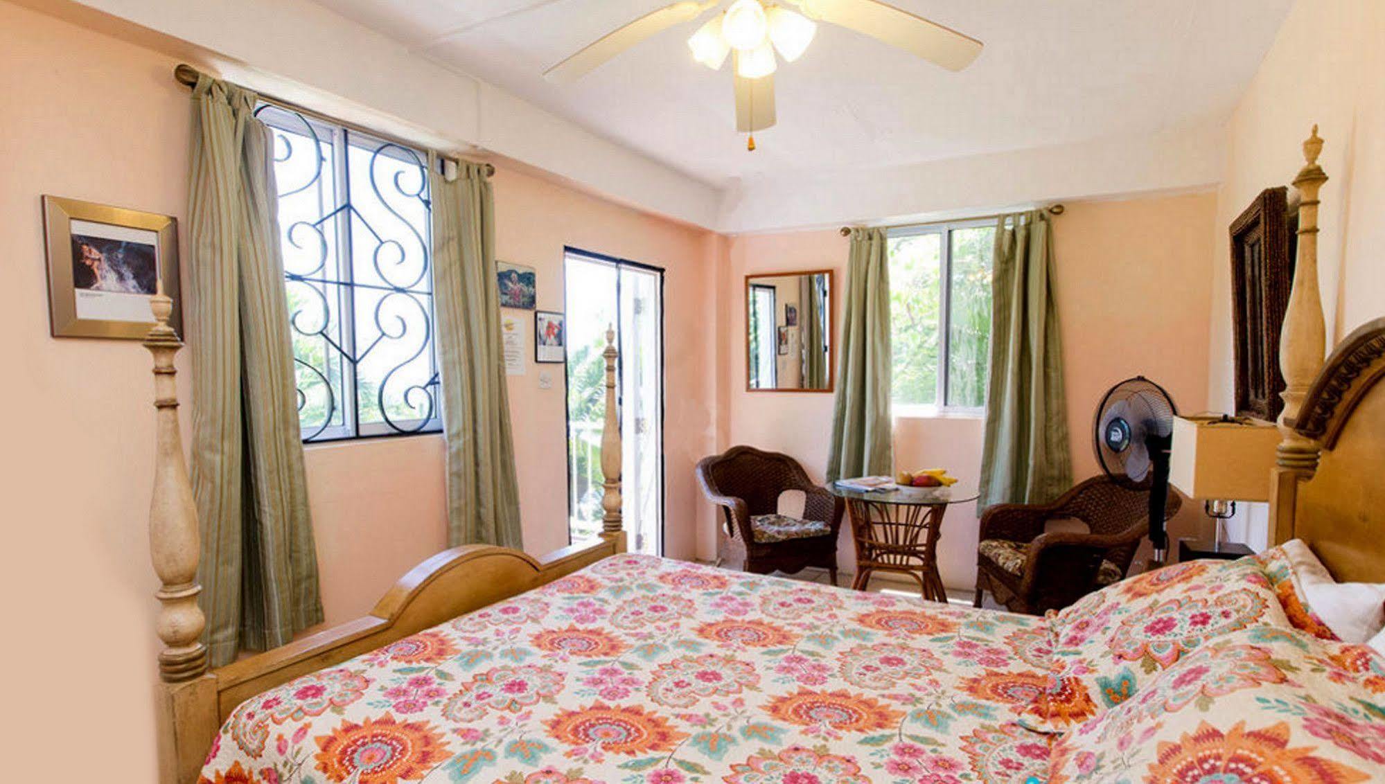 Nature'S Paradise Bed & Breakfast Marigot Bay Dış mekan fotoğraf