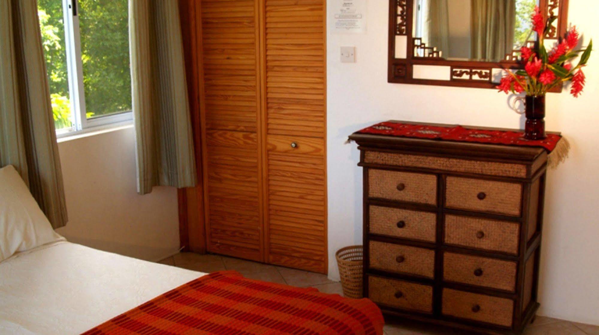 Nature'S Paradise Bed & Breakfast Marigot Bay Dış mekan fotoğraf